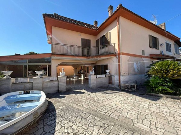 casa indipendente in vendita ad Aprilia in zona Cogna