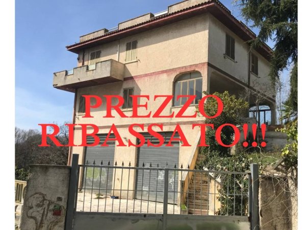 casa indipendente in vendita ad Aprilia in zona Fossignano