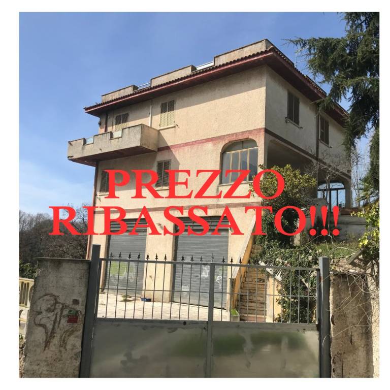 casa indipendente in vendita ad Aprilia in zona Fossignano