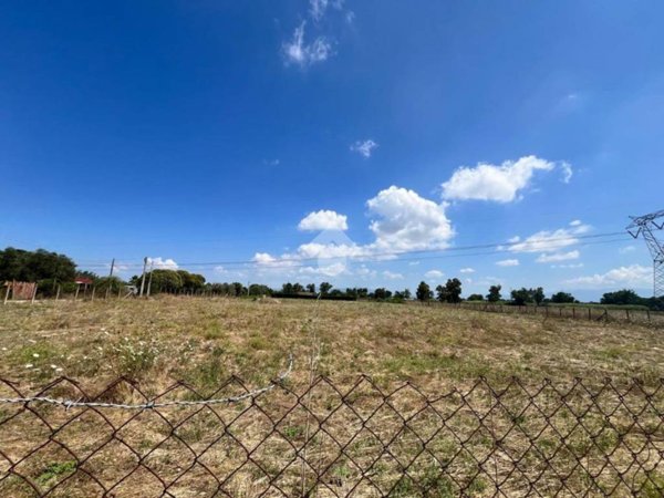 terreno agricolo in vendita ad Aprilia in zona Campo di Carne