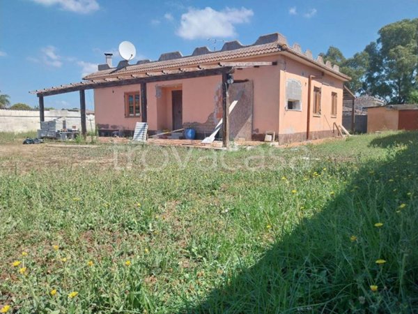 casa indipendente in vendita ad Aprilia in zona Campoverde