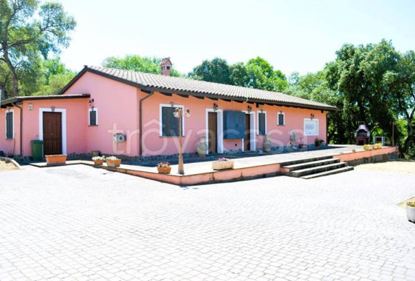 casa indipendente in vendita ad Aprilia in zona Casalazzara