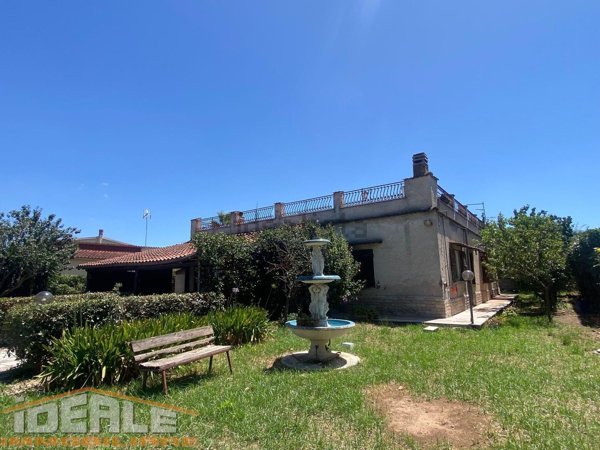casa indipendente in vendita ad Aprilia in zona Cogna
