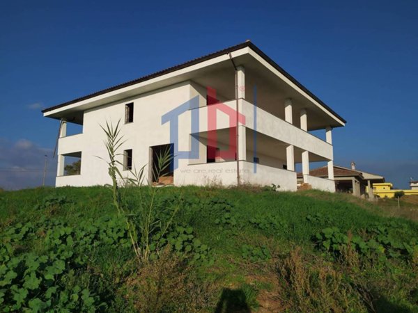 casa indipendente in vendita ad Aprilia in zona Campoleone