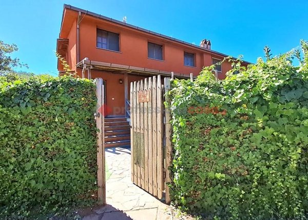 casa indipendente in vendita ad Aprilia in zona Casalazzara