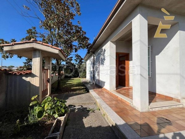 casa indipendente in vendita ad Aprilia in zona Torre del Padiglione