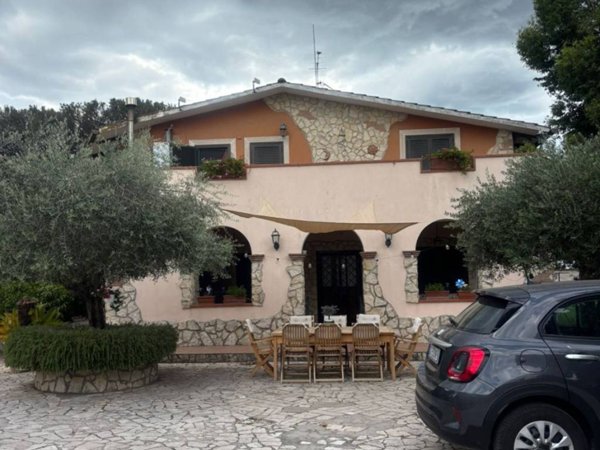 casa indipendente in vendita ad Aprilia in zona Campo di Carne