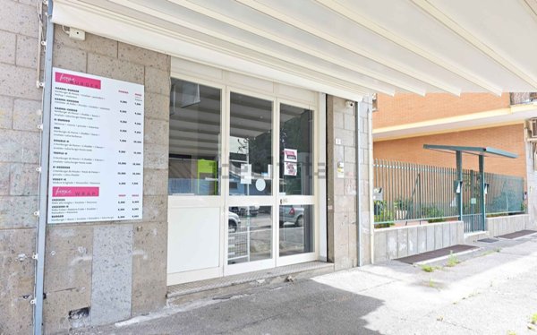 locale commerciale in vendita ad Aprilia