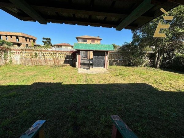 casa indipendente in vendita ad Aprilia in zona Cogna