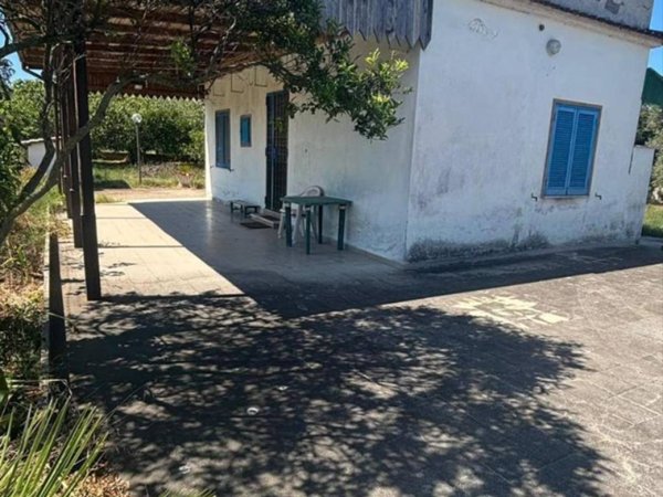casa indipendente in vendita ad Aprilia in zona Campoverde