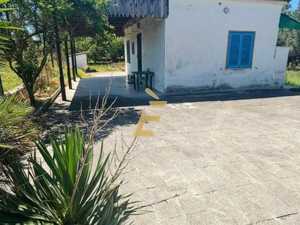 casa indipendente in vendita ad Aprilia in zona Cogna
