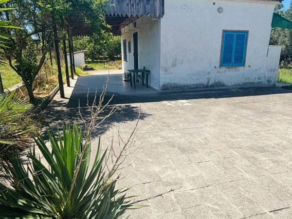 casa indipendente in vendita ad Aprilia in zona Campo di Carne