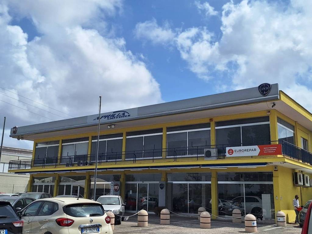 locale commerciale in vendita ad Aprilia in zona Riserva Nuova