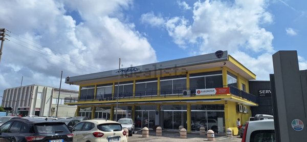 locale commerciale in vendita ad Aprilia