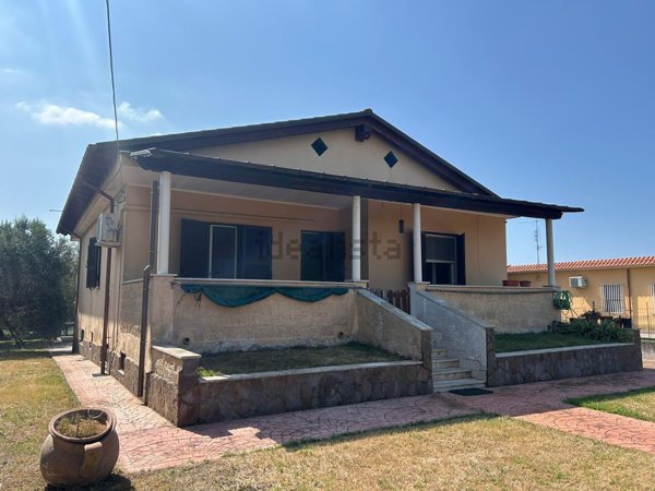 casa indipendente in vendita ad Aprilia in zona Cogna