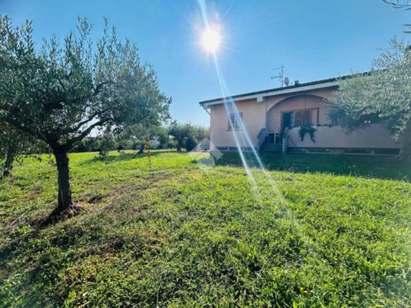 casa indipendente in vendita ad Aprilia in zona Riserva Nuova