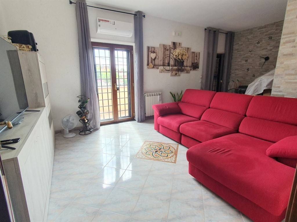 appartamento in vendita ad Aprilia in zona Cogna