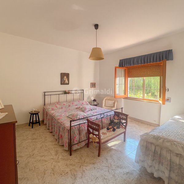 casa indipendente in vendita ad Aprilia in zona Fossignano
