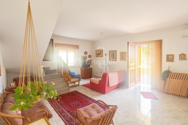 casa indipendente in vendita ad Aprilia in zona Fossignano