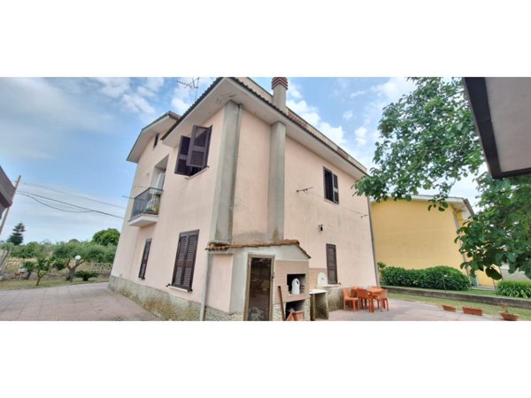 casa indipendente in vendita ad Aprilia in zona Pantanelle