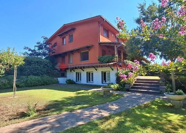 casa indipendente in vendita ad Aprilia in zona Casalazzara