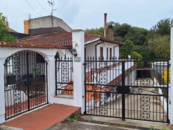 casa indipendente in vendita ad Aprilia in zona Fossignano