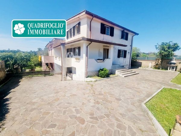 casa indipendente in vendita ad Aprilia in zona Fossignano