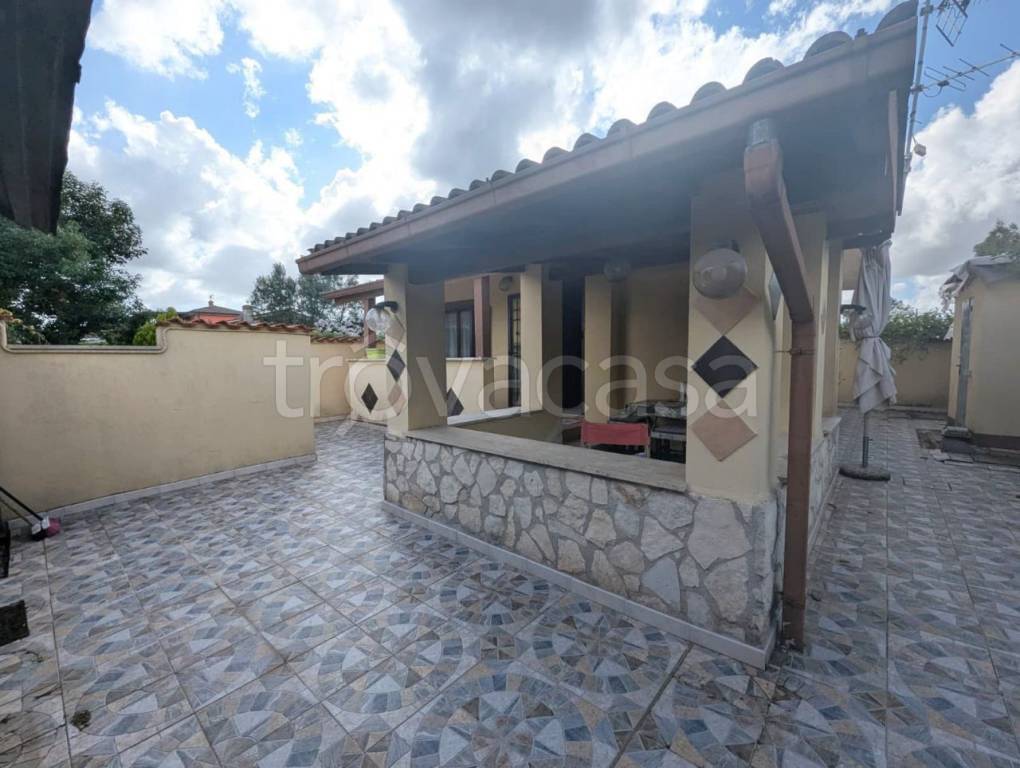 casa indipendente in vendita ad Aprilia in zona Genio Civile