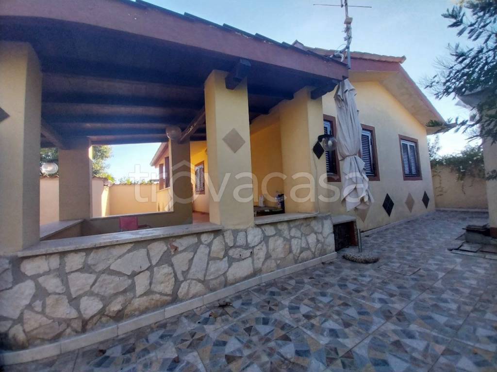 casa indipendente in vendita ad Aprilia in zona Genio Civile