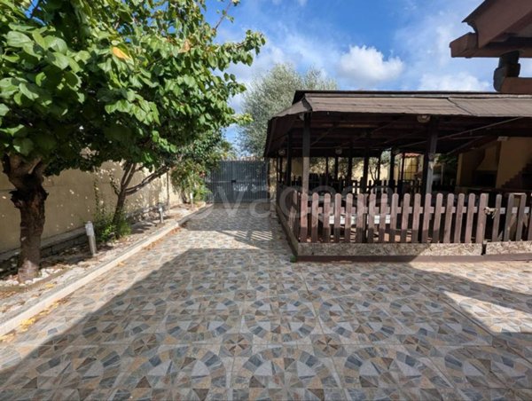 casa indipendente in vendita ad Aprilia in zona Genio Civile