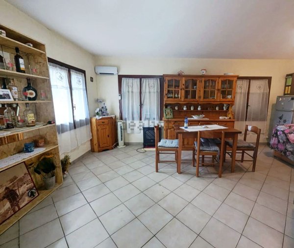 casa indipendente in vendita ad Aprilia in zona Genio Civile