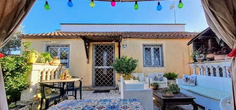 casa indipendente in vendita ad Aprilia in zona Fossignano