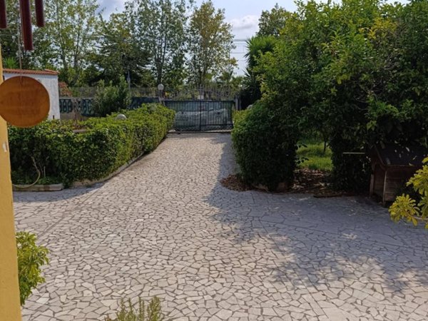 casa indipendente in vendita ad Aprilia in zona Campo di Carne