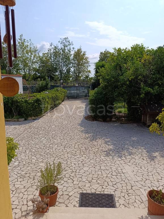 casa indipendente in vendita ad Aprilia in zona Campo di Carne