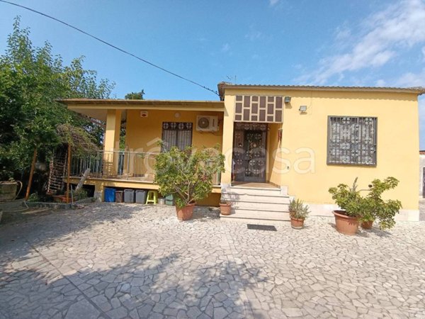 casa indipendente in vendita ad Aprilia in zona Campo di Carne