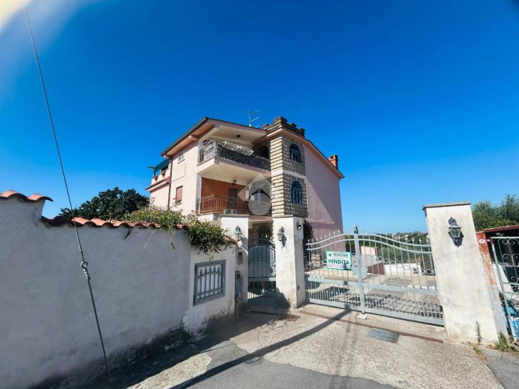 appartamento in vendita ad Aprilia in zona Riserva Nuova