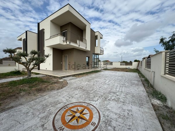 casa indipendente in vendita ad Aprilia in zona Genio Civile