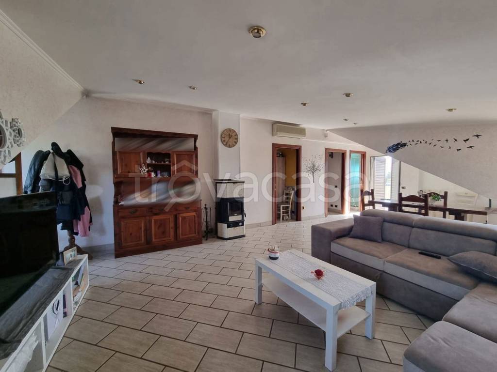 appartamento in vendita ad Aprilia