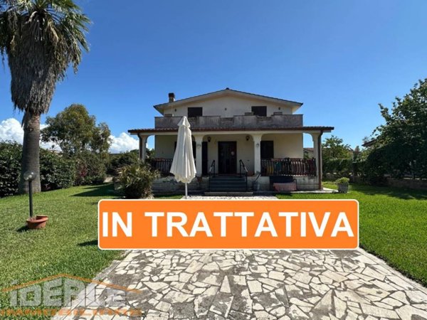 casa indipendente in vendita ad Aprilia in zona Genio Civile