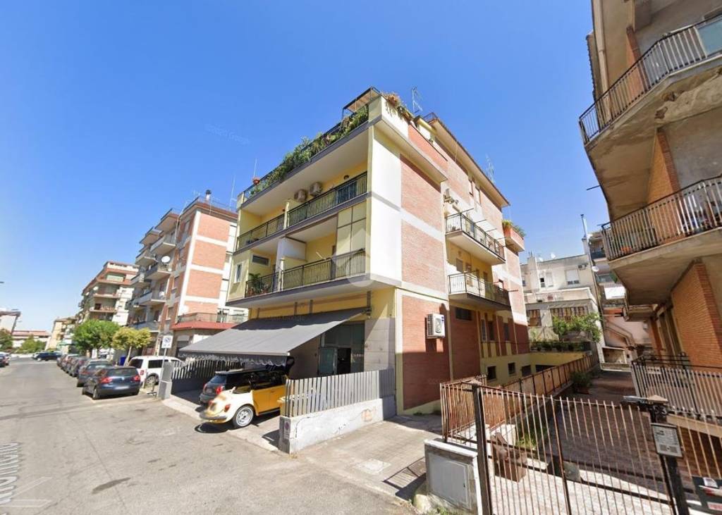 negozio in vendita ad Aprilia