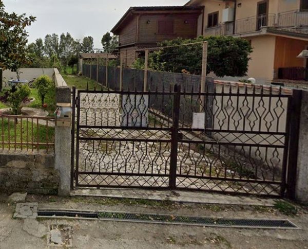 capannone in vendita ad Aprilia in zona Campo di Carne