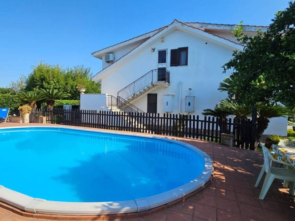 casa indipendente in vendita ad Aprilia in zona Campoverde