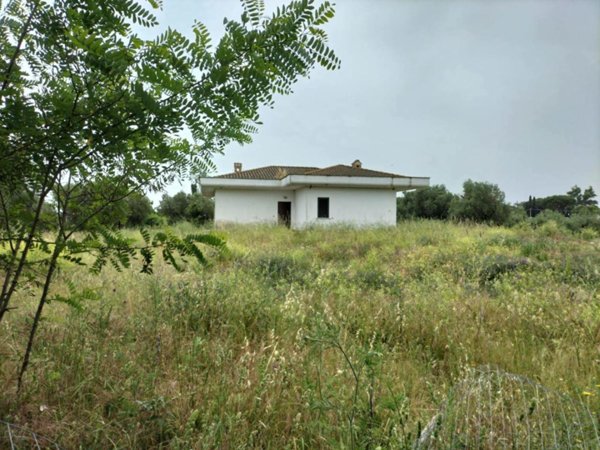 casa indipendente in vendita ad Aprilia in zona Campo di Carne