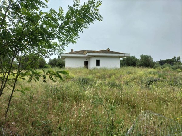 casa indipendente in vendita ad Aprilia in zona Campo di Carne
