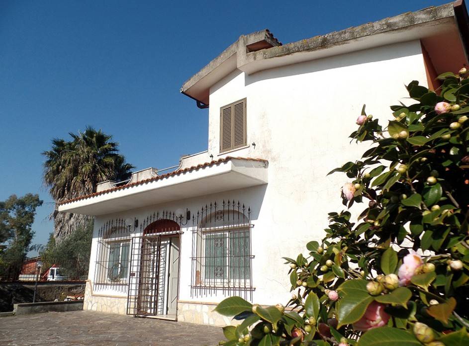 casa indipendente in vendita ad Aprilia in zona Riserva Nuova