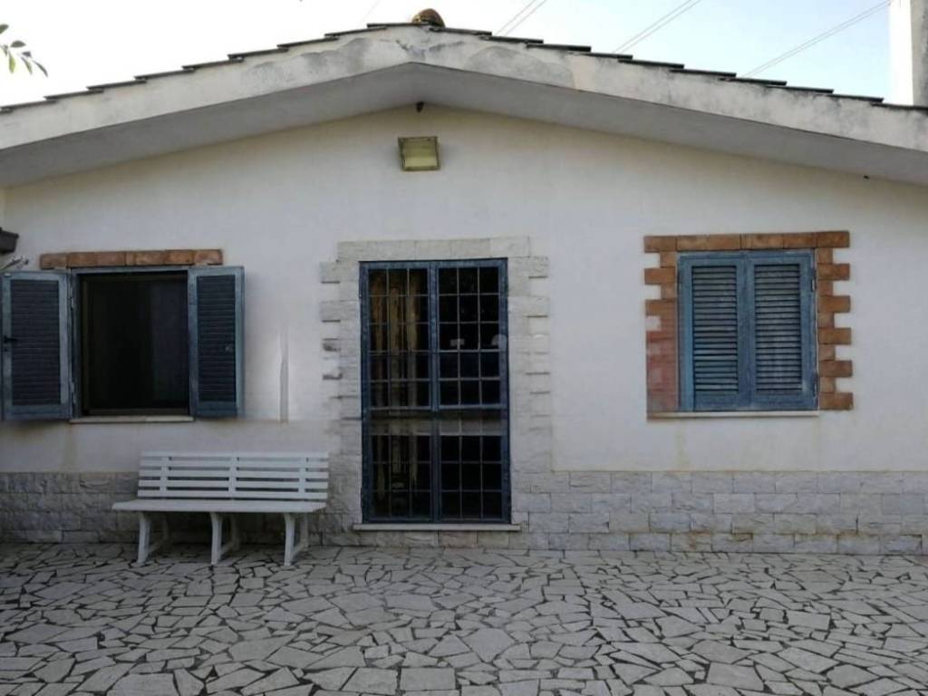 casa indipendente in vendita ad Aprilia in zona Campoverde