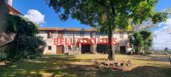 casa indipendente in vendita ad Aprilia in zona Campoleone