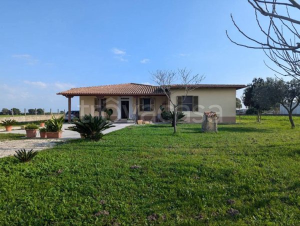 casa indipendente in vendita ad Aprilia in zona Campoverde