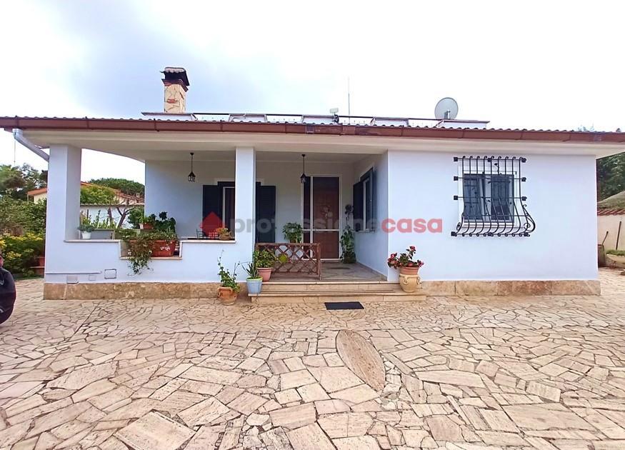 casa indipendente in vendita ad Aprilia in zona Campoverde