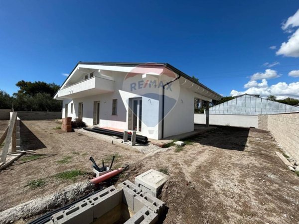 appartamento in vendita ad Aprilia in zona Torre del Padiglione